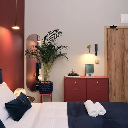 Hidden Garden アパート ウッチ