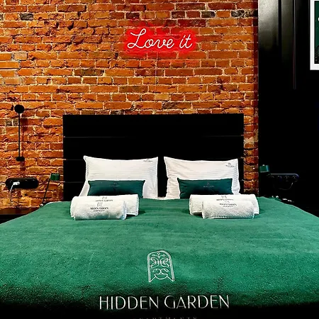 Hidden Garden アパート ウッチ